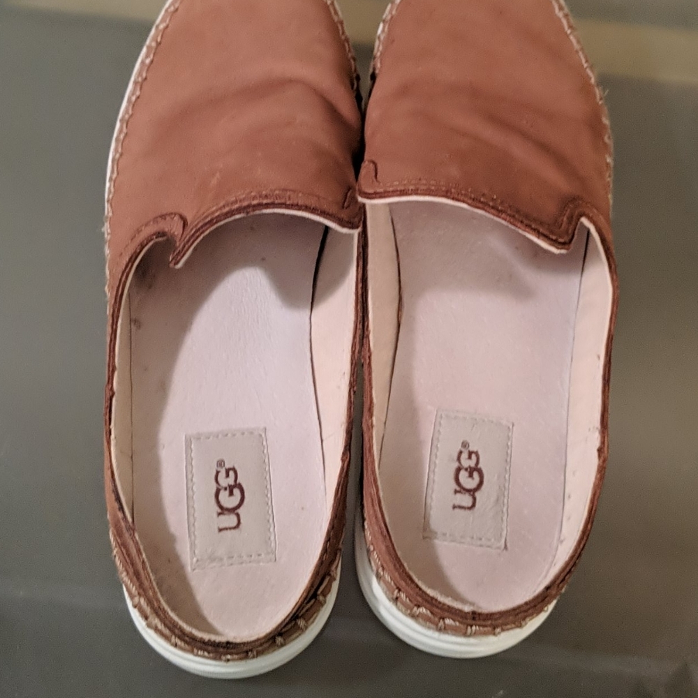 Women's Ugg Slides - Picture 4 of 6